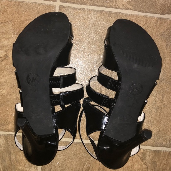 SOLD Michael Kors Elena Sandals - Picture 4 of 5